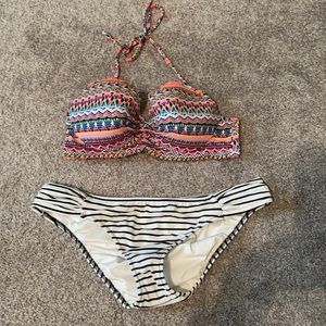 Size 34 C top and size medium bottom.